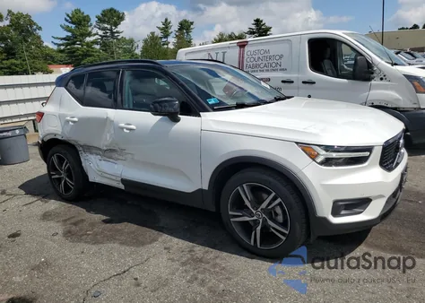 2021 Volvo Xc40 T5 R-Design z USA, uszkodzony, nr VIN YV4162UM3M2405076